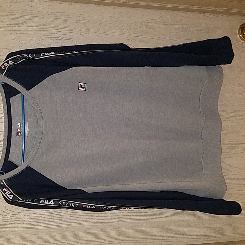 FILA- sweatshirt/sz xl